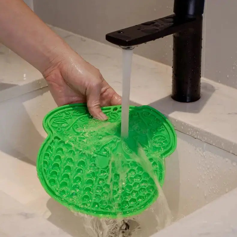 Pet Lick Mat – Suction Slow Feeder for Dogs & Cats STTM